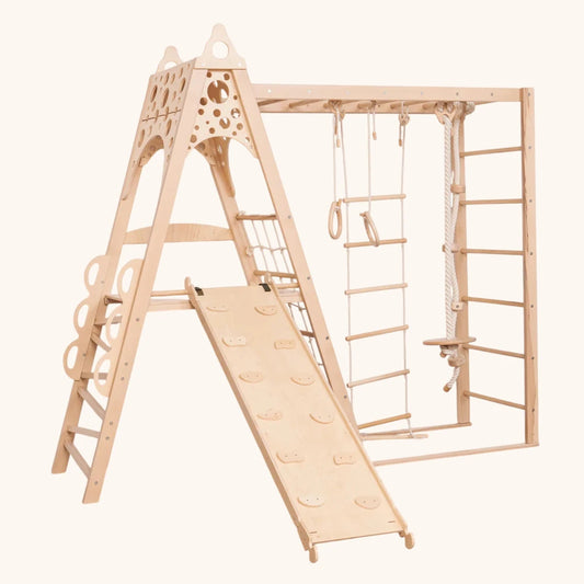 Indoor Kletterturm von WoodandHearts mit Strickleiter, Turnringe und Kletterrampe