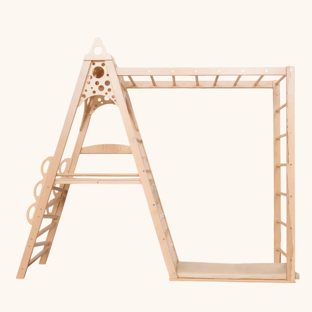 Indoor Kletterturm aus Holz von WoodandHearts