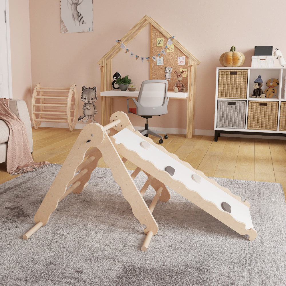 Mamoi Kletterdreieck mit Rutsche und Rampe in modernem Kinderzimmer