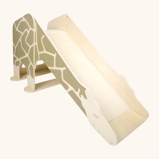 Indoor Rutsche Giraffe aus Holz von small foot