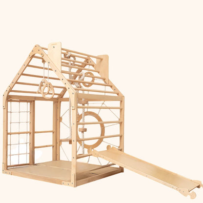 Spielhaus aus Holz mit Rutsche, Rampe und Kletterseilen von WoodandHearts